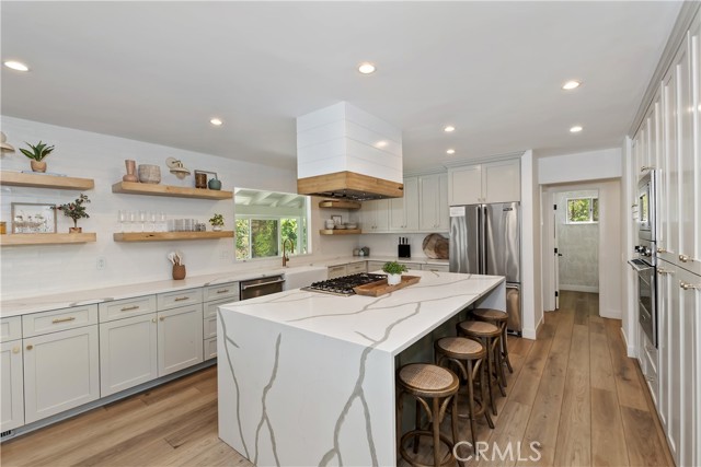 Detail Gallery Image 2 of 70 For 1211 Yellowstone Dr, Lake Arrowhead,  CA 92352 - 4 Beds | 5 Baths