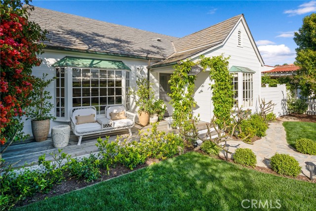 Detail Gallery Image 4 of 47 For 216 Magnolia St, Costa Mesa,  CA 92627 - 3 Beds | 2 Baths