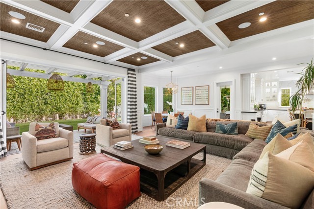 4164 Sunnyslope Avenue, Sherman Oaks CA: https://media.crmls.org/medias/36eefbc0-9fe0-49fe-9869-61ec44798394.jpg