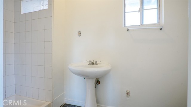 856 W 47th Street, Los Angeles CA: https://media.crmls.org/medias/36ef1e6d-345e-43bb-a2a2-51e4c4cccffd.jpg