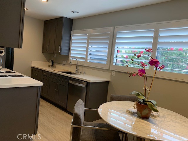 118 Streamwood, Irvine CA: https://media.crmls.org/medias/36efa286-1295-4fc9-a0ce-51da9f2164cc.jpg