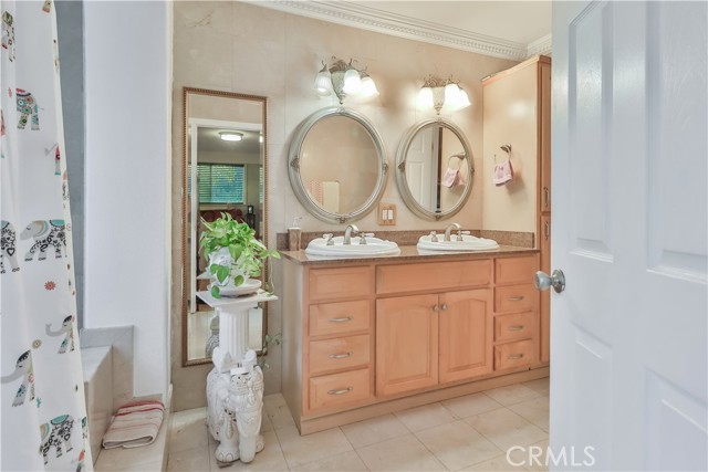 Detail Gallery Image 26 of 41 For 22121 Cantara St, Canoga Park,  CA 91304 - 3 Beds | 2 Baths