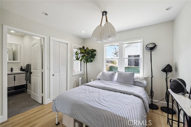 4562 W 17th Street, Los Angeles CA: https://media.crmls.org/medias/36f089ce-4dd4-445a-8036-a8922188558a.jpg