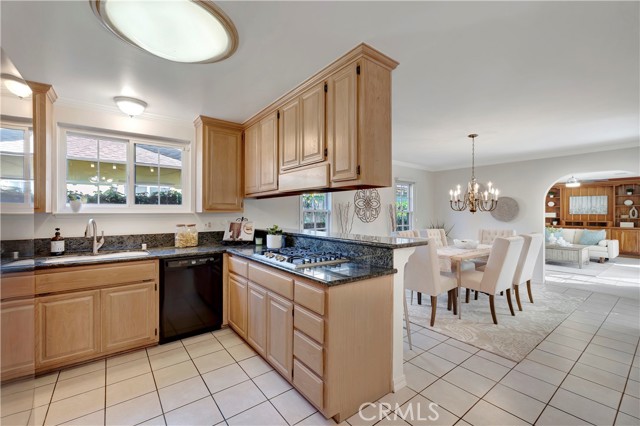 Detail Gallery Image 14 of 47 For 945 Lansing Ln, Costa Mesa,  CA 92626 - 4 Beds | 2 Baths