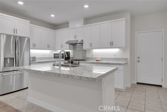 Detail Gallery Image 11 of 43 For 12128 Summer Ln, Whittier,  CA 90602 - 3 Beds | 3 Baths