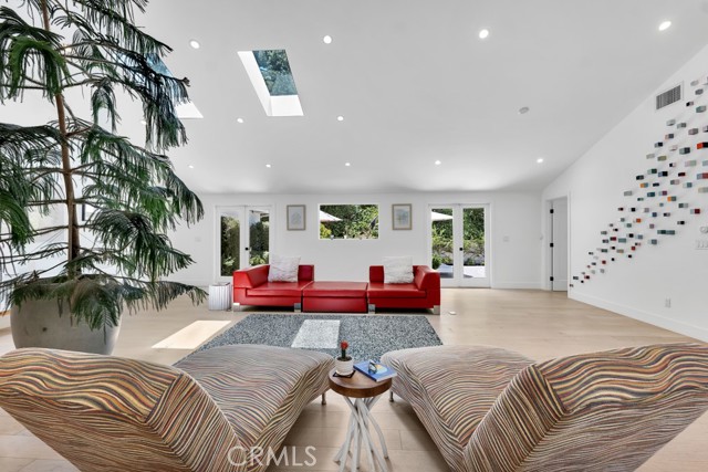 Image 13 of 57 For 3843 Hayvenhurst Avenue