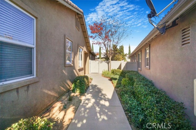 Detail Gallery Image 3 of 66 For 1562 Tabor Creek, Beaumont,  CA 92223 - 2 Beds | 2 Baths