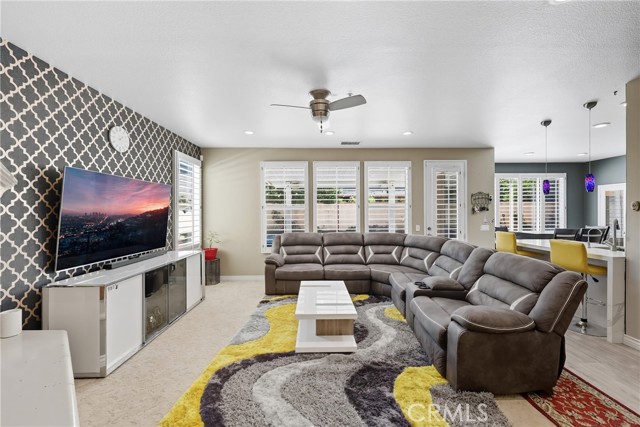 6528 University Way, Buena Park CA: https://media.crmls.org/medias/36f32245-a78a-4857-8dab-22e76583cb88.jpg