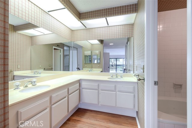 Detail Gallery Image 15 of 28 For 12 Barlovento Ct, Newport Beach,  CA 92663 - 2 Beds | 2 Baths