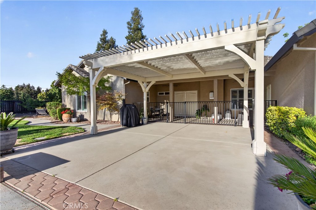 https://media.crmls.org/medias/36f3be22-7d69-49cc-bfd8-55e4c40daab3.jpg?preset=X-Large