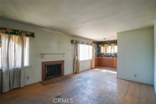 8253 Morse Avenue photo 4
