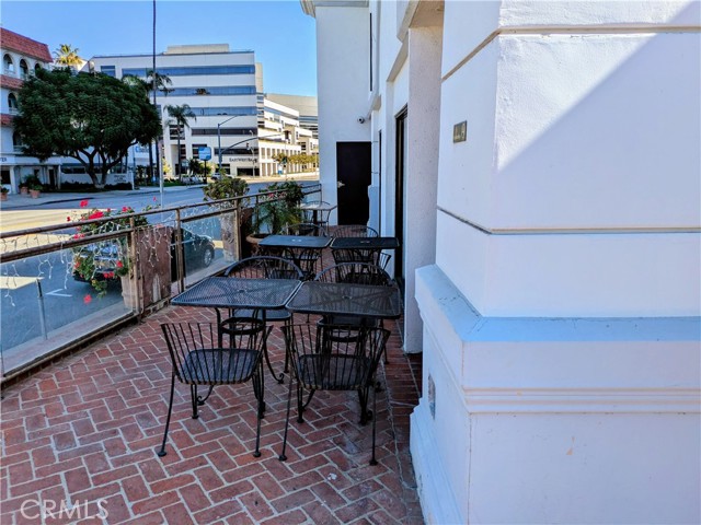  Commercial for Sale in Encino, California