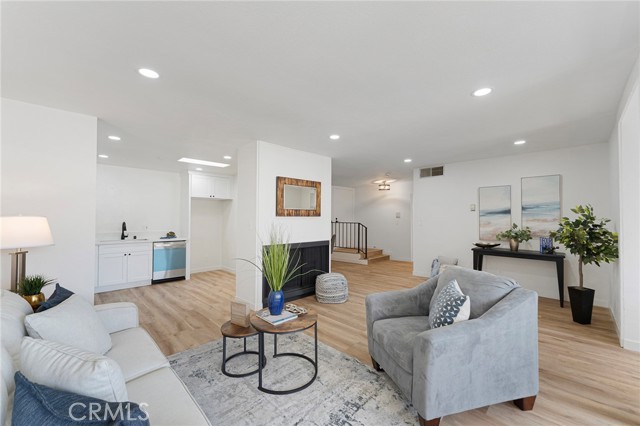 Detail Gallery Image 2 of 21 For 125 N Allen, Pasadena,  CA 91106 - 2 Beds | 2 Baths