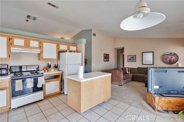 14445 Columbia Court, Adelanto CA: https://media.crmls.org/medias/36f559f6-aa15-4dbf-b477-3d35c6147f05.jpg