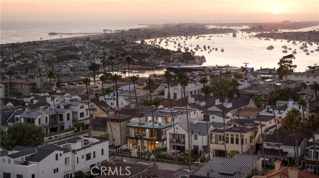 303 Goldenrod Avenue, Corona del Mar CA: https://media.crmls.org/medias/36f5b686-243b-404b-bd8c-7c6e53c5b2e3.jpg