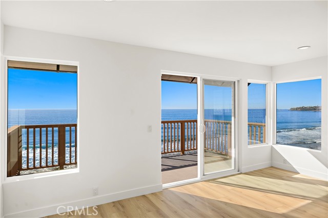 Detail Gallery Image 9 of 33 For 1045 Gaviota Dr #B,  Laguna Beach,  CA 92651 - 3 Beds | 3 Baths