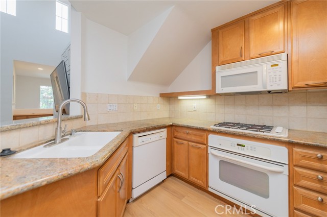 Detail Gallery Image 9 of 24 For 108 Jadestone, Irvine,  CA 92603 - 2 Beds | 2 Baths