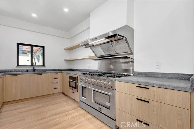 Detail Gallery Image 37 of 72 For 1145 S Longwood, Los Angeles,  CA 90019 - 4 Beds | 3 Baths