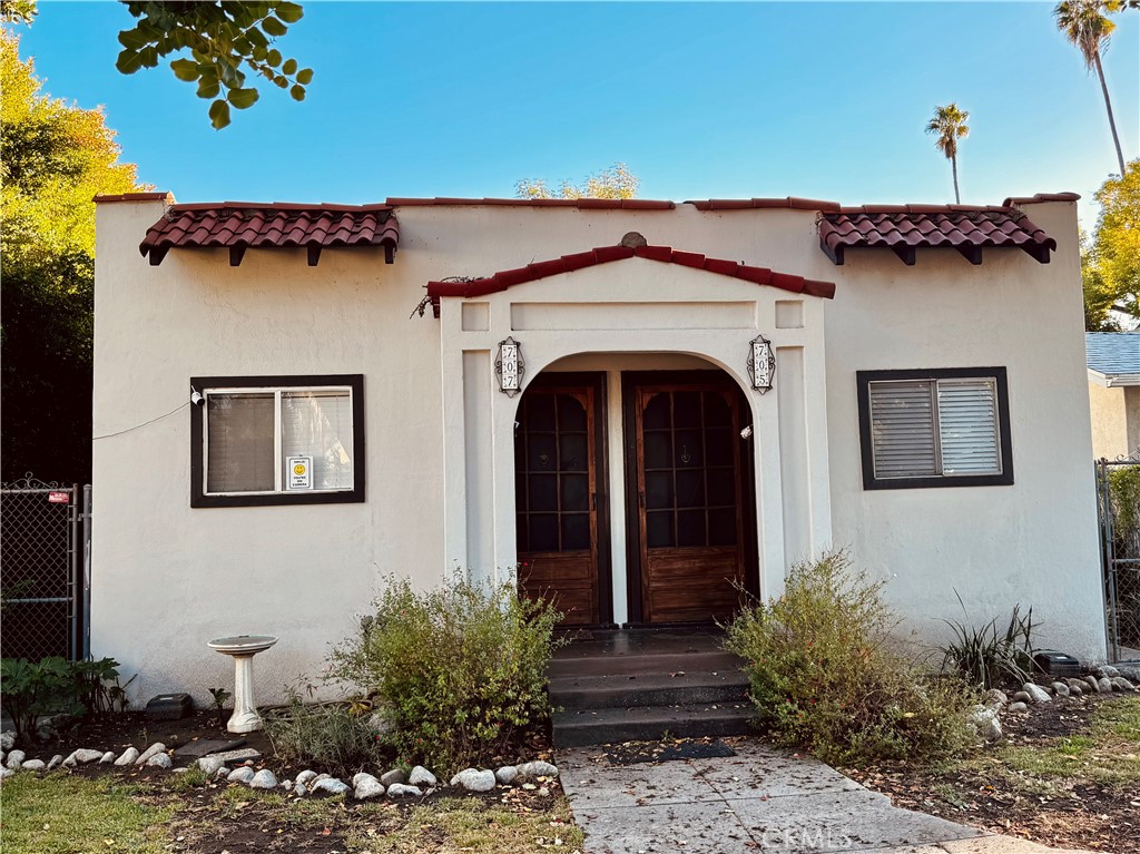 705 El Centro Street