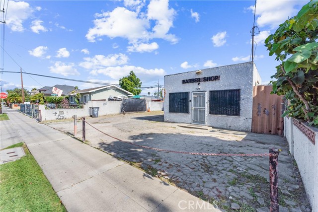 1704 W 2nd Street, Santa Ana CA: https://media.crmls.org/medias/36f7e4c0-1567-44b6-8c69-f1aef5f37988.jpg