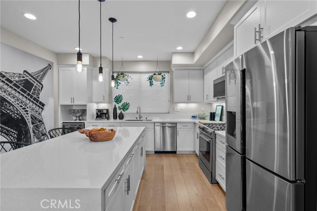 Detail Gallery Image 5 of 19 For 13135 W Lumina, Valley Glen,  CA 91401 - 3 Beds | 4 Baths