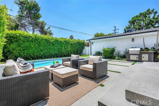 5110 Greenbush Avenue, Sherman Oaks CA: https://media.crmls.org/medias/36f9c091-9cc3-4ed0-931b-78c57c3a78c2.jpg