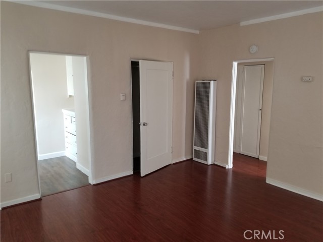 1990 Cedar Avenue, Long Beach CA: https://media.crmls.org/medias/36facf49-b6b8-4663-b186-103c207ac9d1.jpg