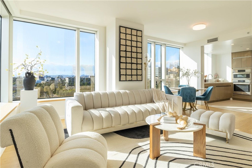 889 Francisco Street #806