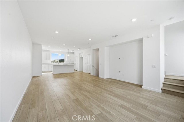 Detail Gallery Image 13 of 27 For 27341 Bear Creek Ln, Valencia,  CA 91381 - 3 Beds | 3/1 Baths