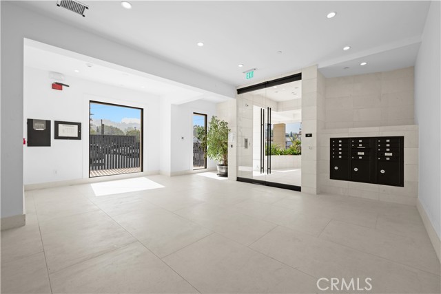 Detail Gallery Image 6 of 14 For 4214 Fulton Ave #202,  Studio City,  CA 91604 - 3 Beds | 2 Baths
