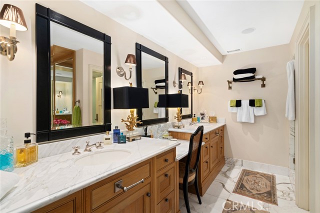 1030 Bayside Cove, Newport Beach CA: https://media.crmls.org/medias/36fc633a-8400-4d54-a424-368a1152511d.jpg