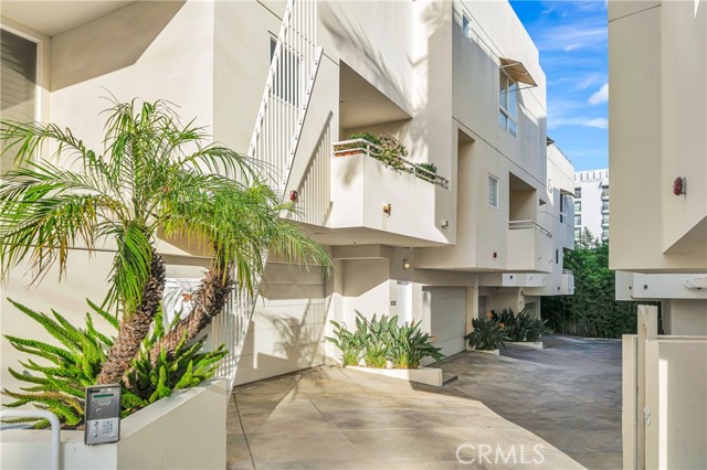 Detail Gallery Image 36 of 42 For 1020 Hilldale, West Hollywood,  CA 90069 - 3 Beds | 3 Baths