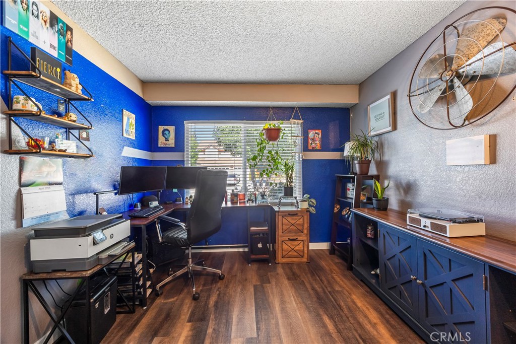 https://media.crmls.org/medias/36fd0cb1-5b12-4158-b45f-75f65e3e4ee4.jpg?preset=X-Large
