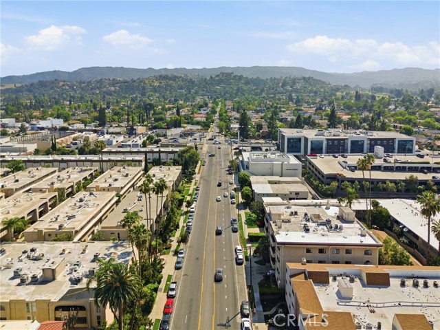 Detail Gallery Image 47 of 50 For 5330 Lindley Ave #305,  Encino,  CA 91316 - 2 Beds | 2 Baths