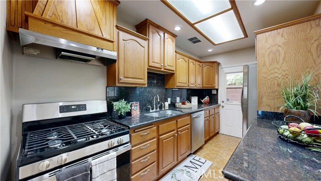 Detail Gallery Image 8 of 22 For 309 E J St, Ontario,  CA 91764 - 2 Beds | 1 Baths