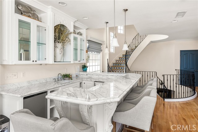 6915 E Seaside, Long Beach CA: https://media.crmls.org/medias/36fdc4da-bd4d-468b-9848-c7a32a920ca1.jpg