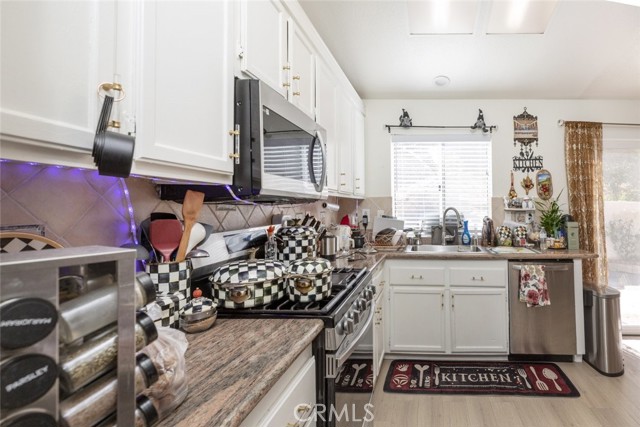 Detail Gallery Image 9 of 27 For 3256 Shale Rd, Palmdale,  CA 93550 - 4 Beds | 2 Baths