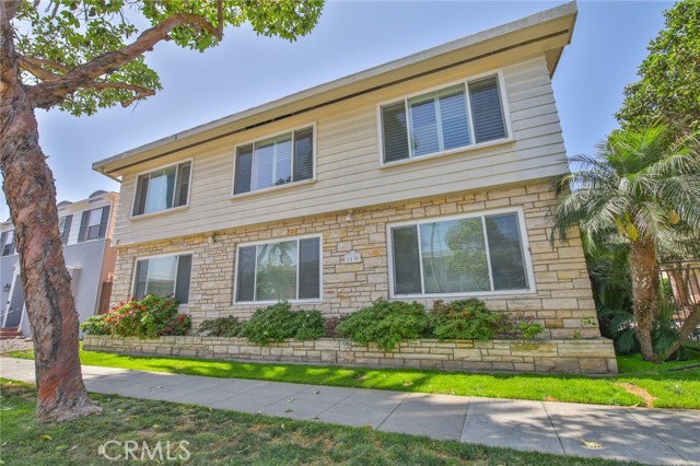 1030 E 2nd Street, Long Beach CA: https://media.crmls.org/medias/36feeedc-a576-4275-893f-29d5f38f2bf8.jpg