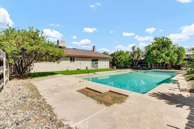 355 Kenwood Drive, Lemoore CA: https://media.crmls.org/medias/36ff301e-c9d6-4b94-9f50-913a73d73ae4.jpg