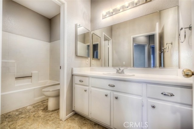 Detail Gallery Image 21 of 32 For 120 Gallery Way, Tustin,  CA 92782 - 3 Beds | 2/1 Baths