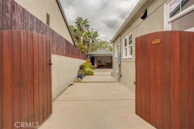 516 S Sparks S Street, Burbank CA: https://media.crmls.org/medias/3700178f-e821-4656-bf1f-87b7bbd07abd.jpg