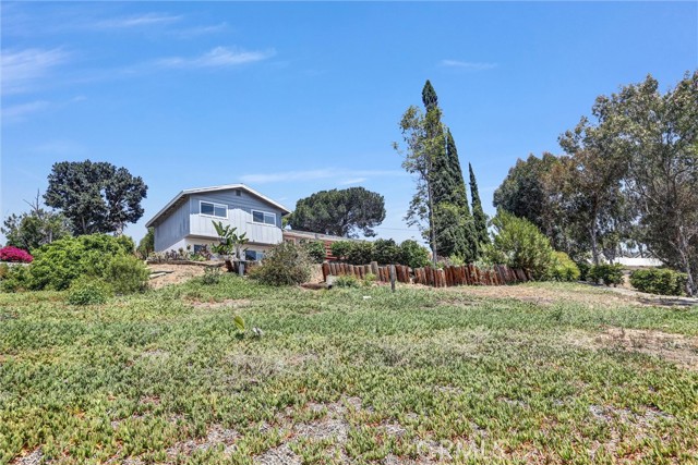 1800 Sunset Drive, Vista CA: https://media.crmls.org/medias/3700a74a-a2f6-413b-abfa-e72dfa842145.jpg