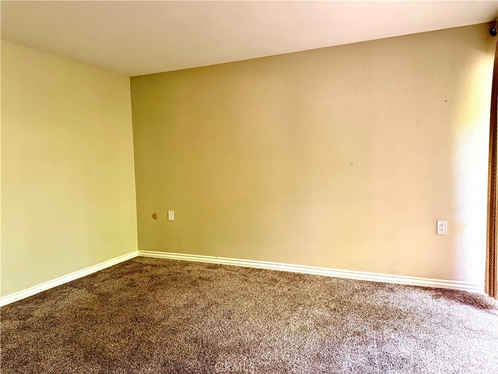 https://media.crmls.org/medias/3700ad71-f7c8-4a92-b6fa-3489d0425bfd.jpg?preset=X-Large