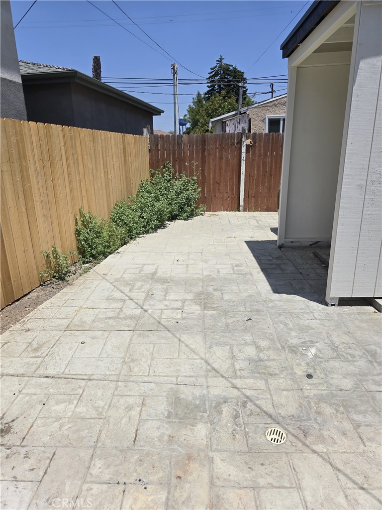 https://media.crmls.org/medias/3700b739-d02e-4e83-8c15-4697592f7eeb.jpg?preset=X-Large