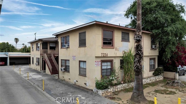 7224 Hazeltine Avenue, Van Nuys CA: https://media.crmls.org/medias/3701e4e3-cea0-4014-9828-376fd7a42c18.jpg