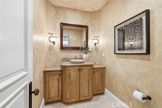 Detail Gallery Image 23 of 59 For 1852 Sharon, Santa Ana,  CA 92705 - 5 Beds | 4/1 Baths