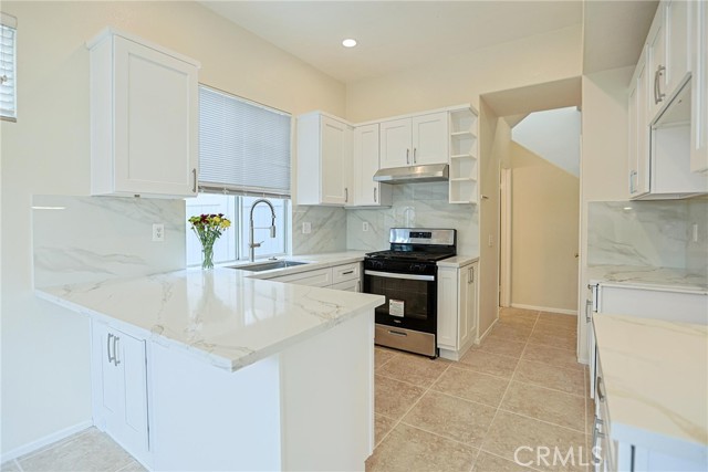Detail Gallery Image 9 of 23 For 2062 W Blue Violet Ct, Anaheim,  CA 92801 - 3 Beds | 2/1 Baths