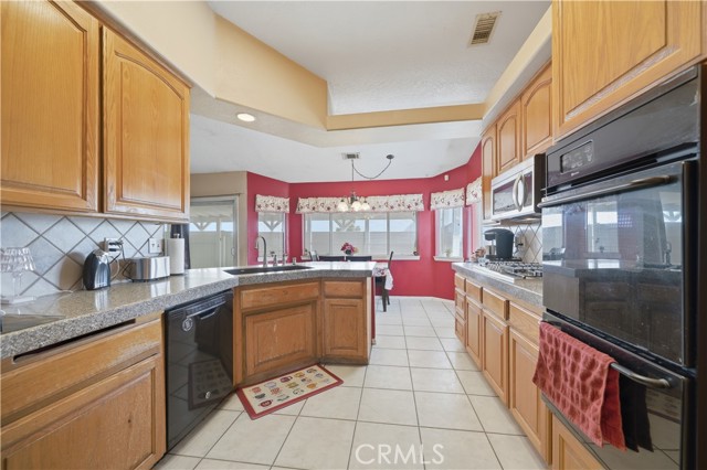 Detail Gallery Image 8 of 47 For 12035 Barbet, Phelan,  CA 92371 - 4 Beds | 2 Baths