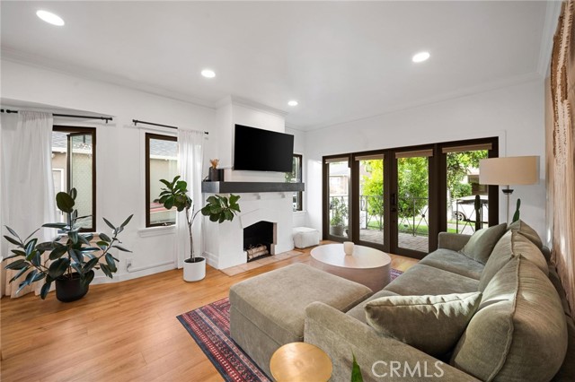 Detail Gallery Image 2 of 25 For 1350 Carlton, Glendale,  CA 91205 - 3 Beds | 2 Baths