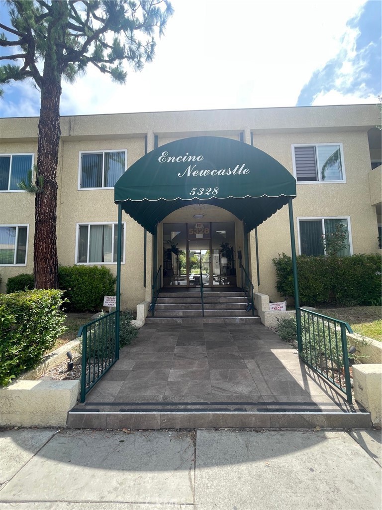 5328 Newcastle Avenue #26